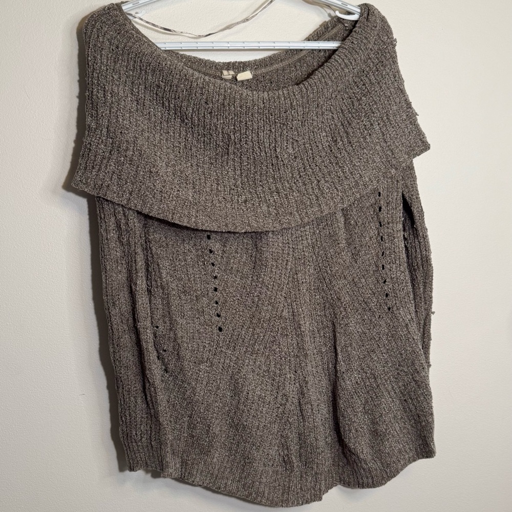 Moth off shoulder Taupe Size Small